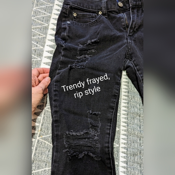 Gap True Skinny, size 26, frayed & distressed black jeans - Picture 5 of 10